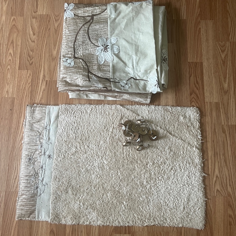 Croscill Shower Curtain / Hooks / Rug